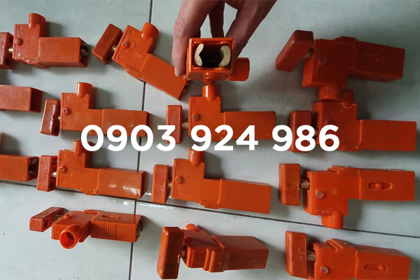 Kẹp tiếp địa Aptomat hạ thế