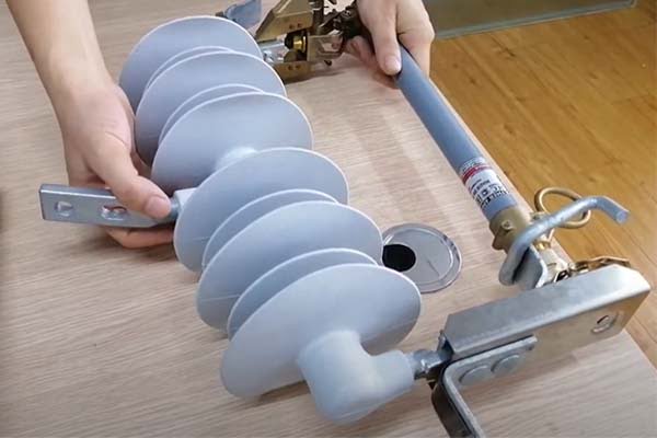 Báo Giá: Cầu Chì Tự Rơi Cắt Có Tải LBFCO 24kV - APPARAT