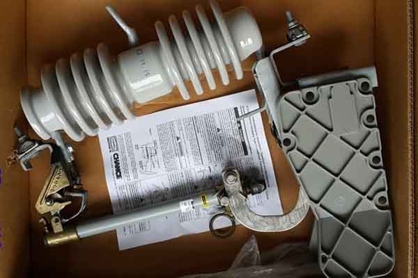 Báo Giá: LBFCO Sứ 15/27kV - Hubbell/AB Chane (Cầu Chì Tự Rơi Cắt Có Tải)