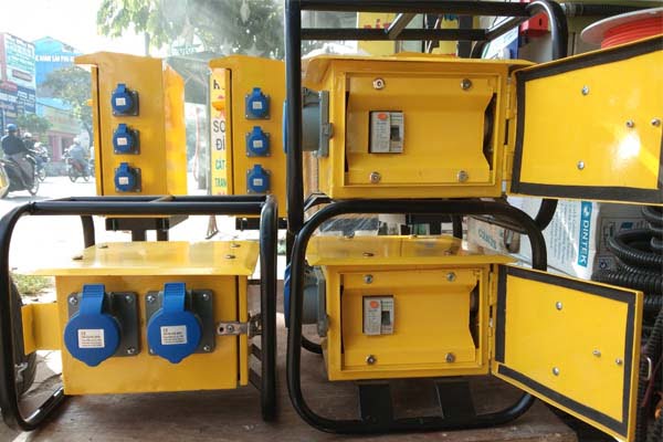 Báo Giá: Tủ Điện Thi Công Xách Tay Màu Vàng - Hộp Nguồn 3 Pha [Giá Tốt]