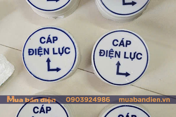 Mốc sứ định vị cáp ngầm mũi tên góc vuông