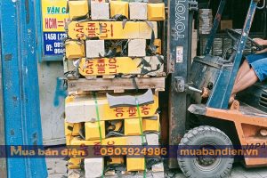 Giao hàng cọc bê tông cảnh báo cáp ngầm không chân đế
