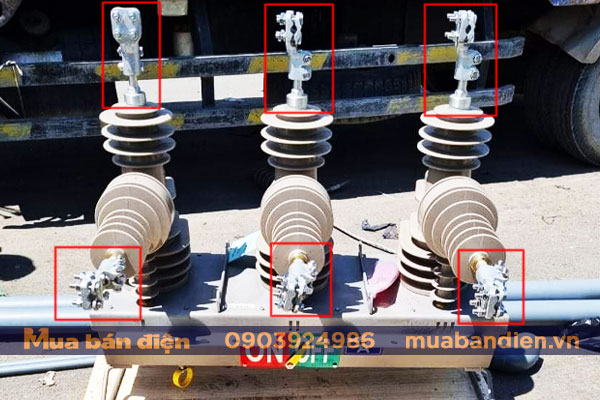 Kẹp cực máy cắt Recloser U27 Schneider